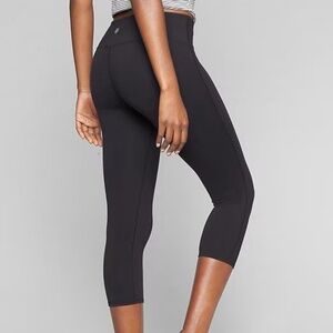 Athleta Chaturanga Capri Black Leggings Women's XS ~ Great Condition